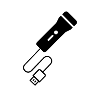 Latarka z wystającym kablem USB. Symbolizuje możliwość ładowania latarki Mactronic Dura Light 2.3 poprzez port micro USB.